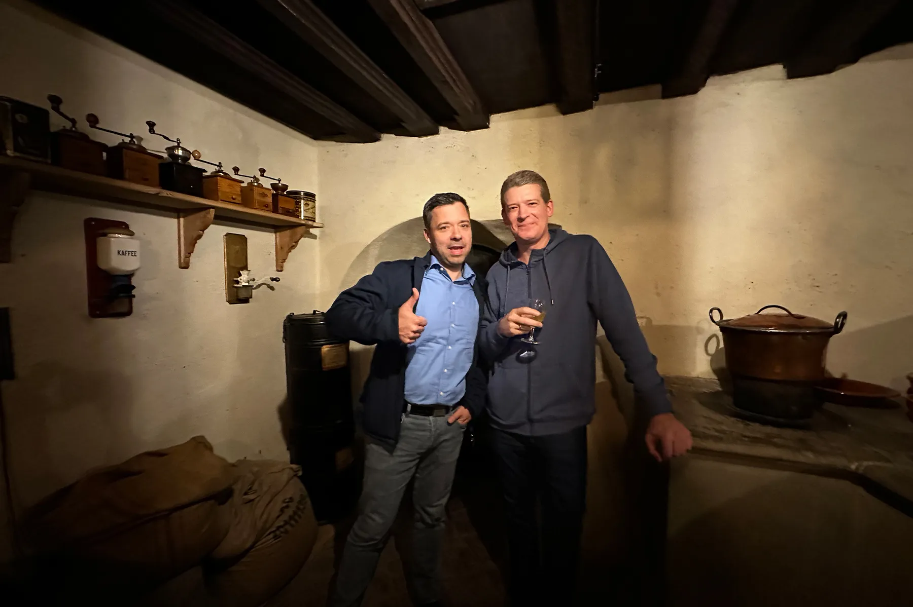 Christian und Anton im Weinkeller in Appenzell